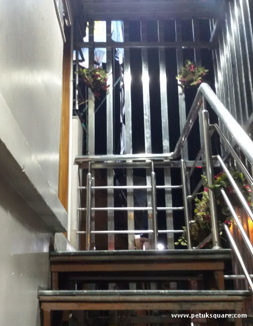 Stairs leading to the third floor dinning hall